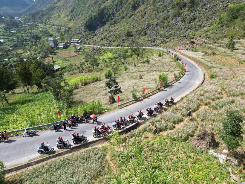From Sapa: 2 Day Ha Giang Loop Motorbike Tour With Rider - Getting to Ha Giang from Sapa: VIP sleeper bus, 2AM check-in, and why it works