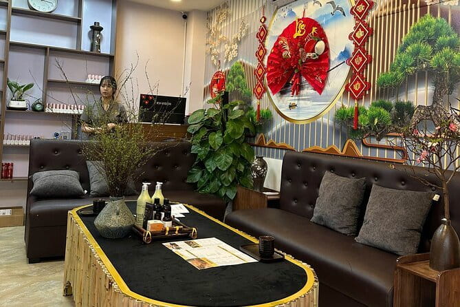 Full Body Combo with Aromatherapy or Deep Tissue treatment - Therapist Style and Service Touchpoints (Jun, Van anh, Chi)