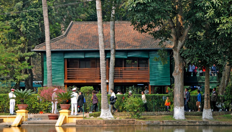 Full Day Ha Long Cruise With Swimming, Kayaking and Music - Food on a Ha Long Day: Buffet Lunch That Actually Covers Different Diets