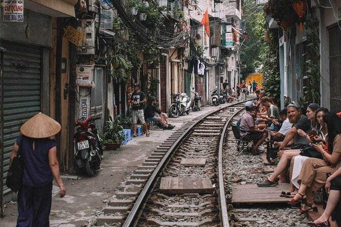 Full-Day Hanoi City Tour - Hoan Kiem Lake: the turtle temple, then walking street and lunch