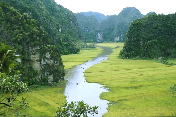 Full day Hoa Lu, Tam Coc and Mua Cave by Limousine from Hanoi - Tam Coc: The Bamboo Boat Ride That Changes the Tempo