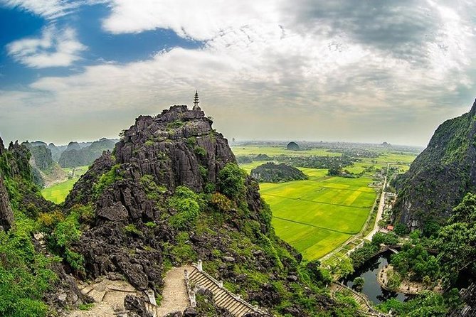 Full Day Hoa Lu - Tam Coc - Mua Cave Group Tour - Limousine Bus - Lunch in Ninh Binh: local flavors, plus a real vegetarian option