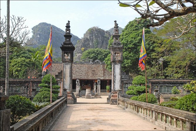 Full Day Hoa Lu - Tam Coc - Mua Cave Group Tour - Limousine Bus - Tam Cốc–Bích Động: the bamboo-boat experience people actually remember