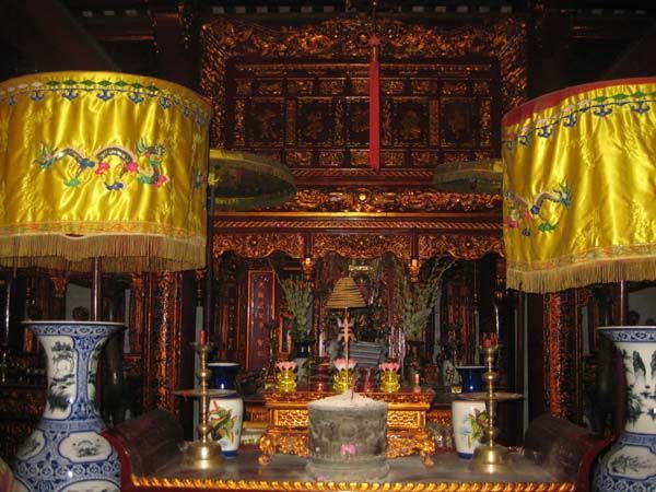 Full-Day Hue City Tour with Entrance Fees and Lunch - Dong Ba Market: A Real Local Pause in the Middle of the Day