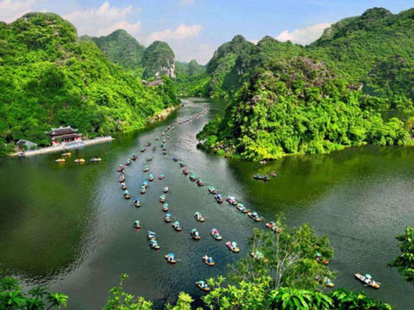 Full-Day Perfume Pagoda Group Tour - Walking Up to Huong Tich Cave: 2.5km Trek and the Step Choice