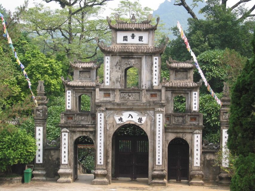 Full-Day Perfume Pagoda Private or Small-Group Tour - Temples after lunch: Heaven Kitchen and Le Dynasty architecture