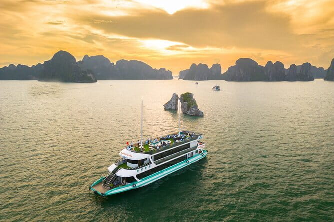 Full Day Private Tour in Halong with Lunch - The chef lunch on Halong Bay: more than just food