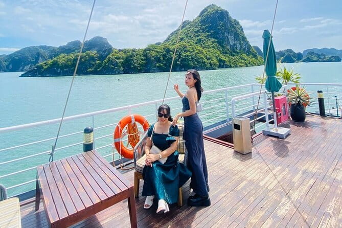 Full Day Private Tour in Halong with Lunch - The Vietnamese summer-roll class and the snack runway home