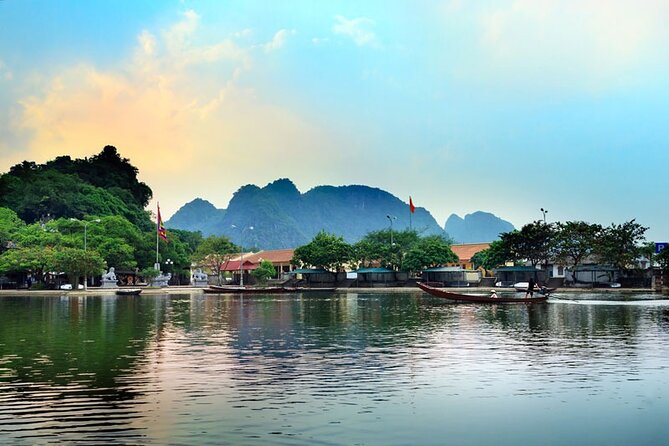 Full Day Tour to Perfume Pagoda with Traditional Boat Ride - Den Trinh and the complex vibe: 18 pagodas, one sacred flow