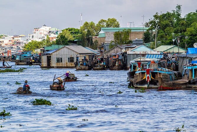 Full-Day with Lunch & Pick up to Cu Chi Tunnels and Mekong Delta - Getting ready: heat, comfort, and tunnel reality