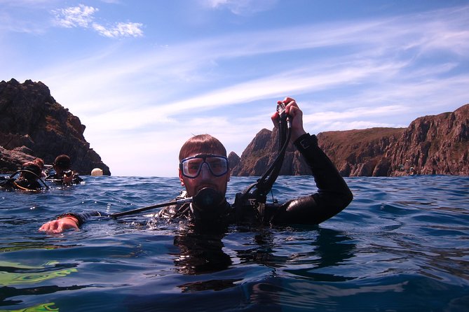 Fun Dives - Guided Dives for Certified Divers - Surface break: lunch, snacks, and getting comfortable again
