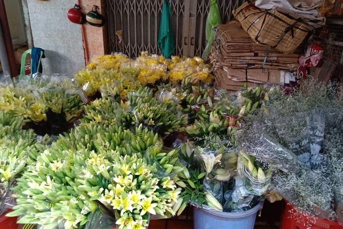 Good Morning Saigon Tour by Motorbike and Scooter - Stop 2: District 7 Floating Market and Traditional Trading