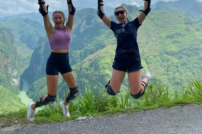 Ha Giang Loop 4 Day trip with Easy Rider - Day 4: Du Già to Lùng Tám brocade weaving and back to Ha Giang