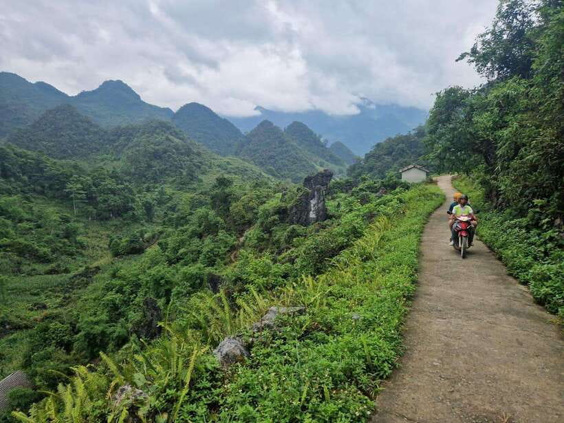 Ha Giang Loop 4D3N Mama's Homestay - Road reality: motorbike license and safety gear you should use