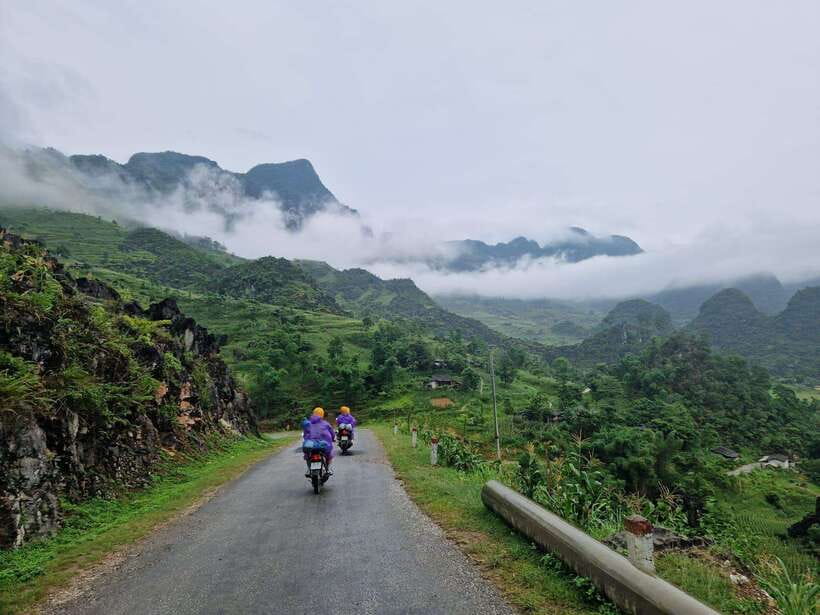 Ha Giang Loop 4D3N Mama's Homestay - Day 3: Ma Pi Leng pass, Meo Vac and Nho Que River, then Mau Due to Du Gia