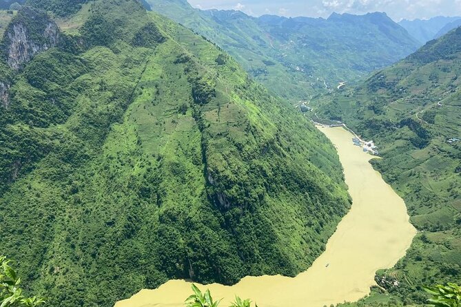Ha Giang tour 3 days 2 nights - Ma Pi Leng Pass and Du Gia Waterfalls: The Highlights That Drive the Whole Schedule