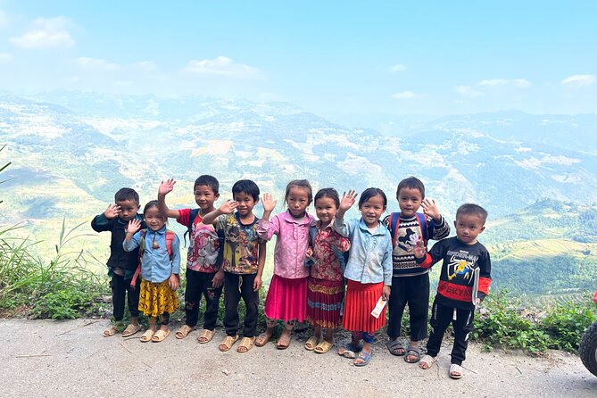 Ha Giang Tour Discover 3 Days 2 Nights - Day 3: Quan Ba return, Du Gia market timing, Duong Thuong viewpoint, and Lung Tam hemp weaving