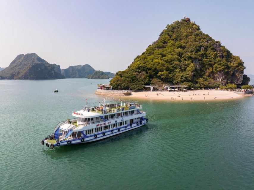 Ha Long: Afternoon Cruise with Lunch, Kayaking, and Swimming - Getting on board: ports, check-in, and the first safety steps
