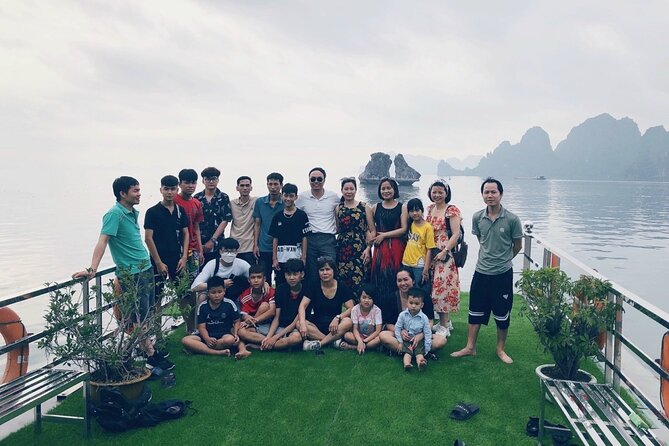 Ha Long Bay 1 Day 6 hour-Cruise with kayaking, Cave visiting & Swimming - A Fast 9-Hour Taste of Ha Long Bay’s Big Hits