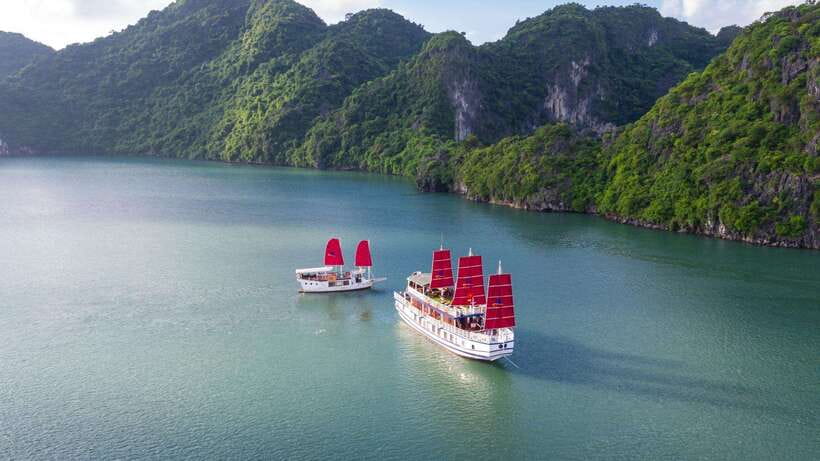Ha Long Bay - Bai Tu Long Bay Luxury Boat Tour & Transfer - Titop Island: the 360-degree photo moment plus actual beach time