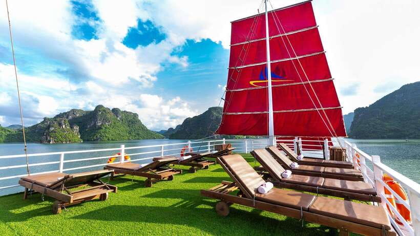 Ha Long Bay - Bai Tu Long Bay Luxury Boat Tour & Transfer - Getting back to Hanoi: 17:30–18:00 off the boat, then limousine home