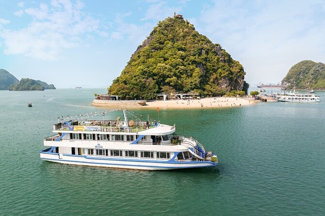 Ha Long Bay Cruise Day Tour - Cave, Kayaking, Swimming & Lunch - Luon Cave kayaking: the water-cave moment
