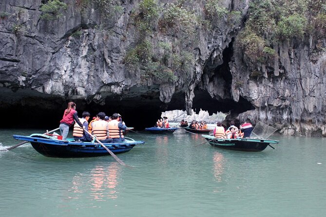 Ha Long Bay Day Cruise From Ha Noi - Luon Cave water time: optional kayaking or bamboo boat