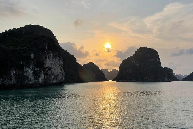 Ha Long Bay Day Cruise From Ha Noi - Tuan Chau Island check-in and lunch on a boat route with named islets