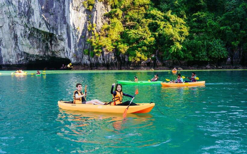 Ha long Bay day trip with Deluxe cruise - Lunch Cruising Past Halong Bay Icons (Without the Hard Sell)