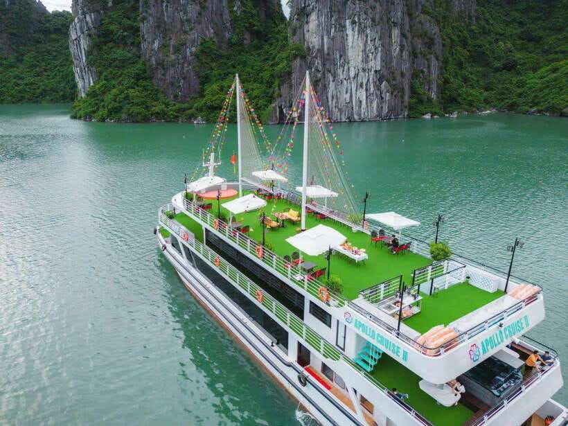 Ha Long Bay Deluxe Cruise & kayaking - 1 Day - Luon Cave: kayaking or bamboo boat through the lagoon