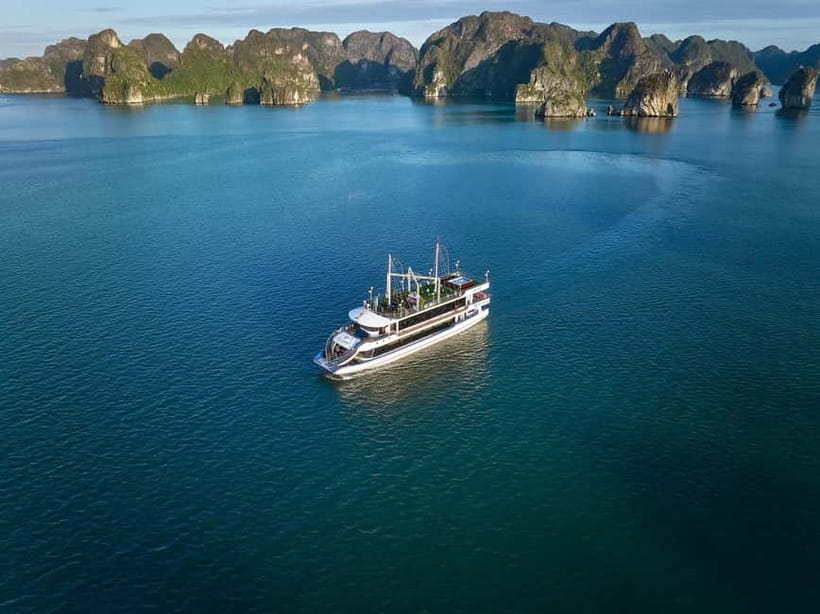 Ha Long Bay- Luxury Day Cruise, Lunch& Kayaking&Sunset party - Kayaking or Bamboo Boat to Luon Cave: Pick Your Effort