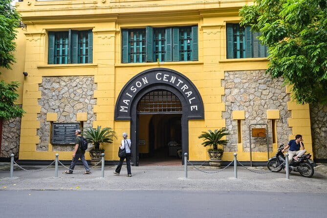 Ha Noi City Day Tour - St. Joseph’s Cathedral and Hoan Kiem Lake: classic Hanoi to end the day