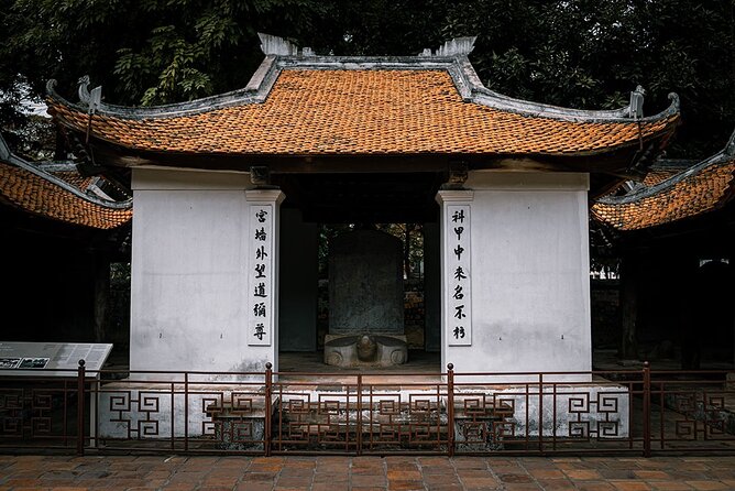 Ha Noi City Tour & Coffee Class - Morning start at Ho Chi Minh’s complex and One Pillar Pagoda