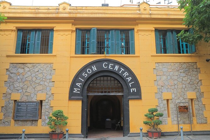 Ha Noi City Tour & Coffee Class - Temple of Literature (1070) and National University: where learning feels physical