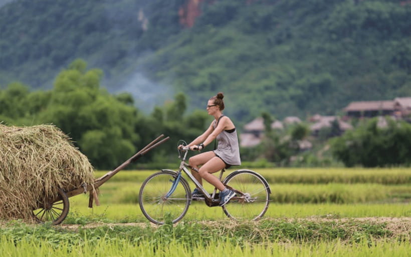 Ha Noi - Mai Chau - Pu Luong 2 Days 1 Night Trekking Tour - Day 1: Thung Khe Pass stop, Mai Chau valley by bicycle