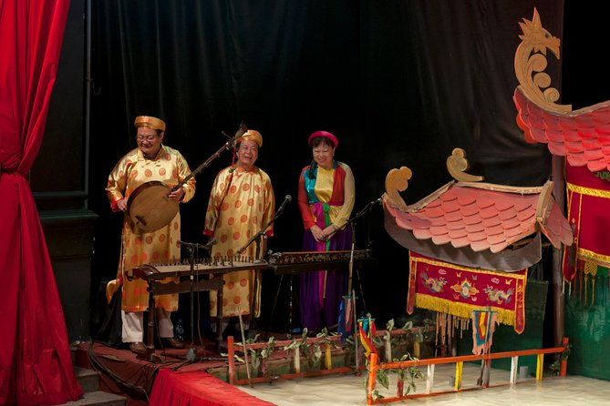 Ha Noi Night Tour And Water Puppet Show - Following the legends: how the guide makes the show click