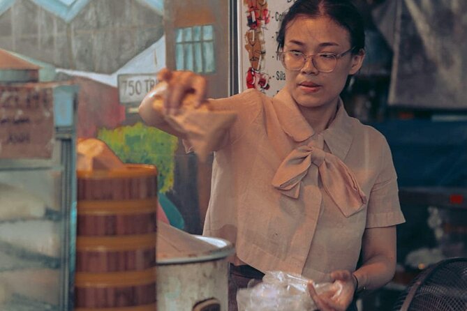 Ha Noi Walking Food Tour, Non Vegetarian,Vegan, vegetarian Option - Local Grilled Roll to Hoàn Kiếm: setting the tone fast