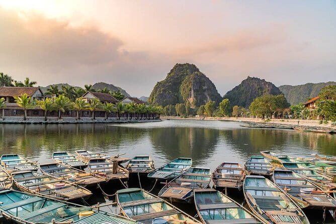 Hai Phong City Historical and Food Tour - Bánh Mỳ Que Cột Đèn and Tam Bạc Lake’s fermented pork rolls