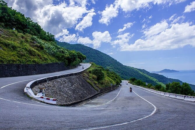 Hai Van Pass, Lang Co Bay & Lap An Lagoon PRIVATE TOUR - Pickup and getting comfortable from Hoi An or Da Nang