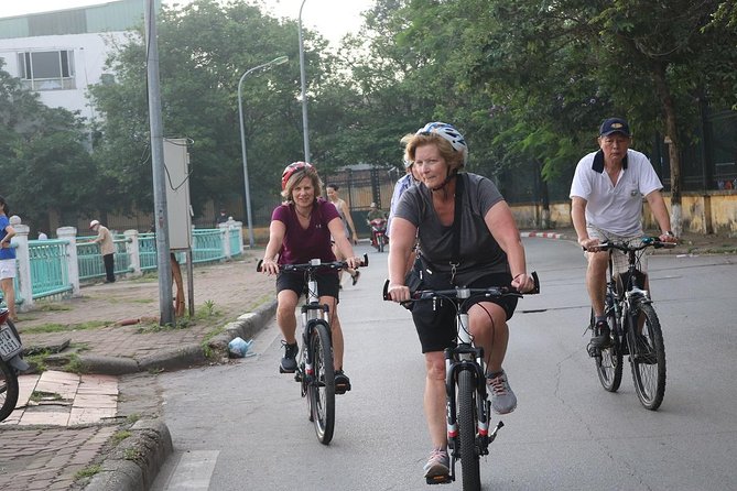 Half-Day Bicycle Tour Combine City & Countryside + Train Street - The Riding Experience: From Tense Start to Confident Flow