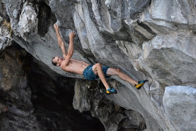 Half day Deep Water Solo - Sea Face first: warm-up jumps to real routes