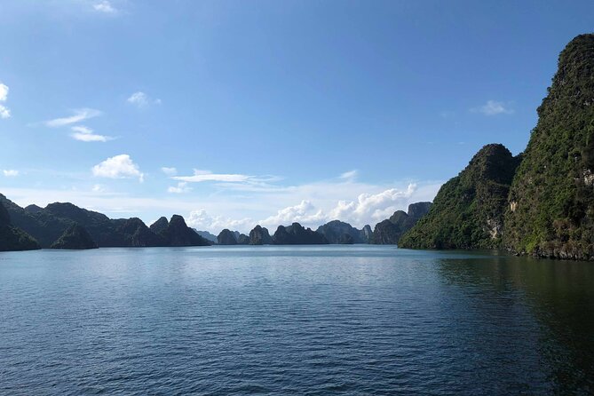Half Day Explore Halong Bay With Lunch, Sung Sot Cave, Titop Island and Kayaking - Hang Luon Cave area: kayaking or bamboo boat for a change of pace