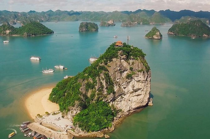 Half Day Explore Halong Bay With Lunch, Sung Sot Cave, Titop Island and Kayaking - Environment and water rules: skip the plastic bottle hassle