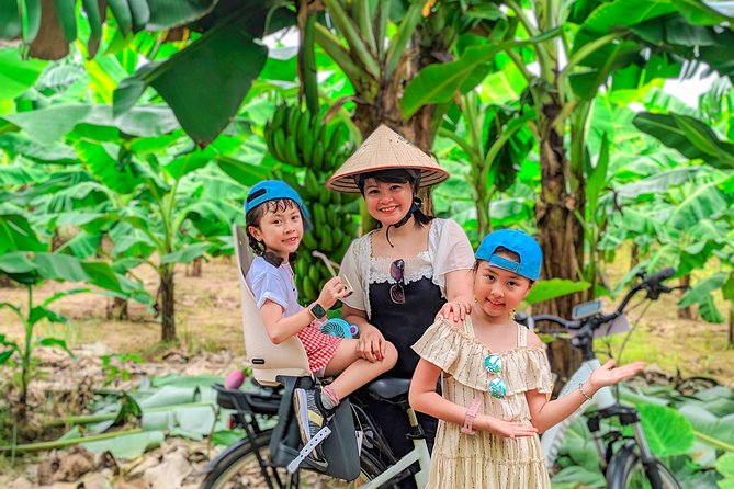 Half Day Ha Noi Tour by E-bike - Thanh Ha Market: a stop that’s about senses, not shopping pressure