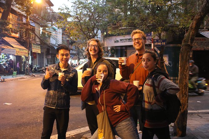 Half-Day Hanoi Food Walking Tour - Entering Hanoi’s food world at Đồng Xuân Market