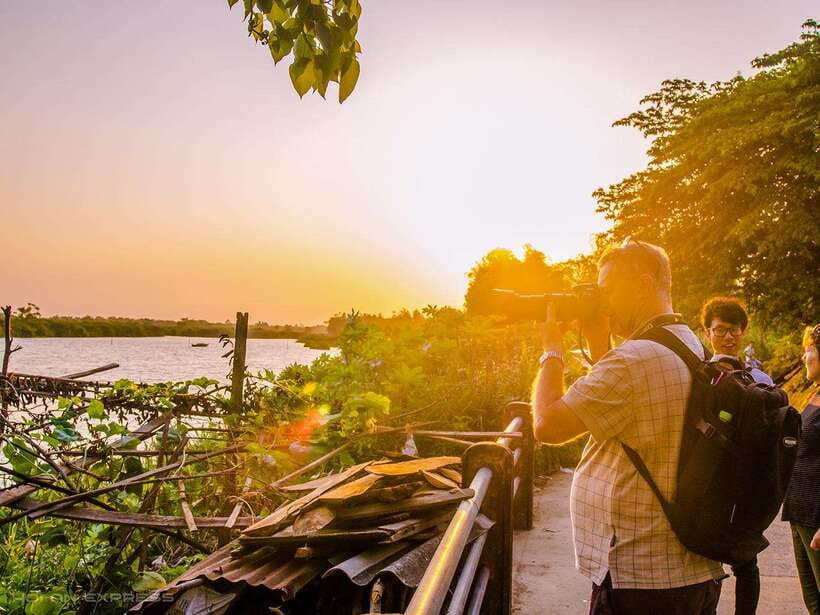Half-day Hoi An Sunrise Or Sunset Photo Tour - Boat to a Thu Bon River village: the final photo payoff