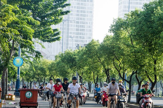 Half Day - Saigon Off-the-Beaten-Path - City Cycling Tour - Cho Lon Chinatown in Quận 5: narrow streets, shops, temples