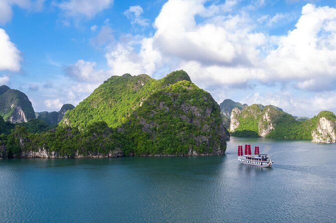 Halong & Bai Tu Long Luxury Day Tour - Fishing village & Kayak - Vung Vieng fishing village: the kayak choice that makes the day real
