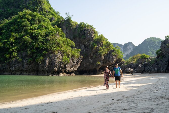 Halong Bay 2-Day Deluxe Cruise Tour including Kayaking and Cooking Demonstration - Onboard experience: WiFi, comfort, and the pace of “deluxe”