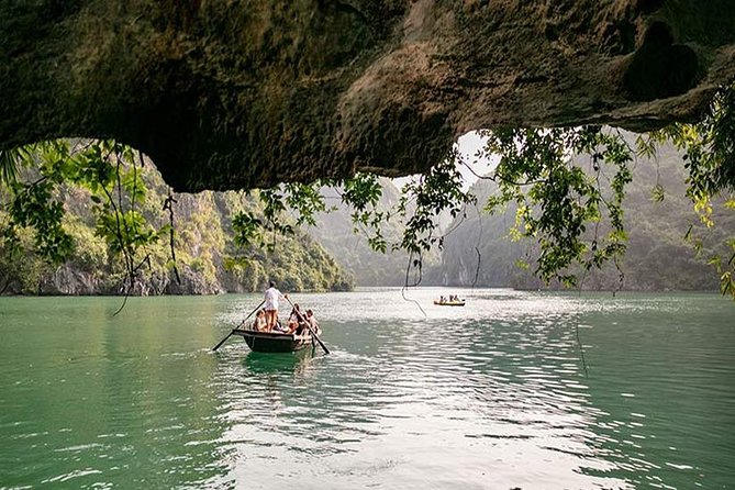 Halong Bay 2D1N BEST CRUISES All-Inclusive: Transfer, Meals, Kayak, Cave, Island - Day 2: Cua Van Floating Village Kayaking and Cave Stops